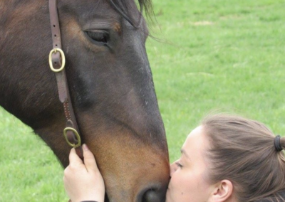 Ariana Gunderson is a passionate horse trainer and riding instructor based in the picturesque Lakes Region of New Hampshire.